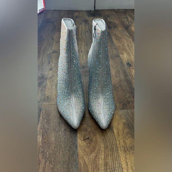 Silver Rhinestone Pointed Toe Ankle Boots Size 7 NIB | Lauren Lorraine - Picture 11 of 11